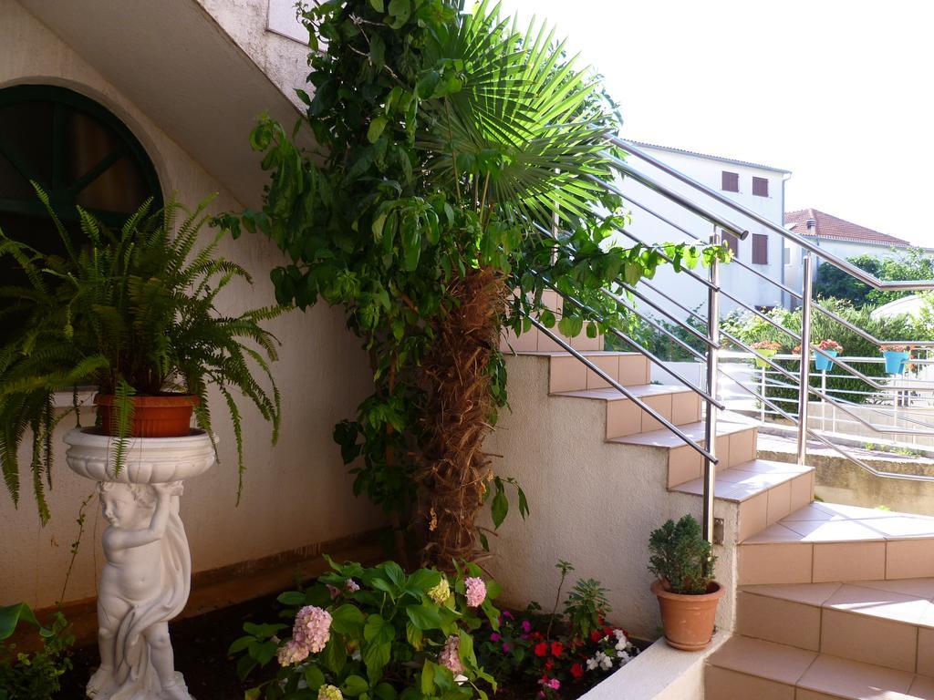 Apartments Sanda Tribunj Tribalj Екстериор снимка