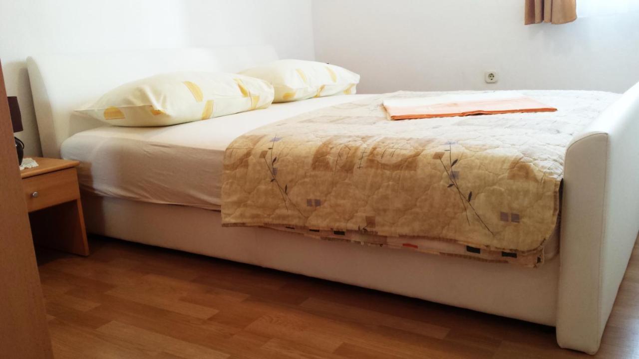 Apartments Sanda Tribunj Tribalj Стая снимка