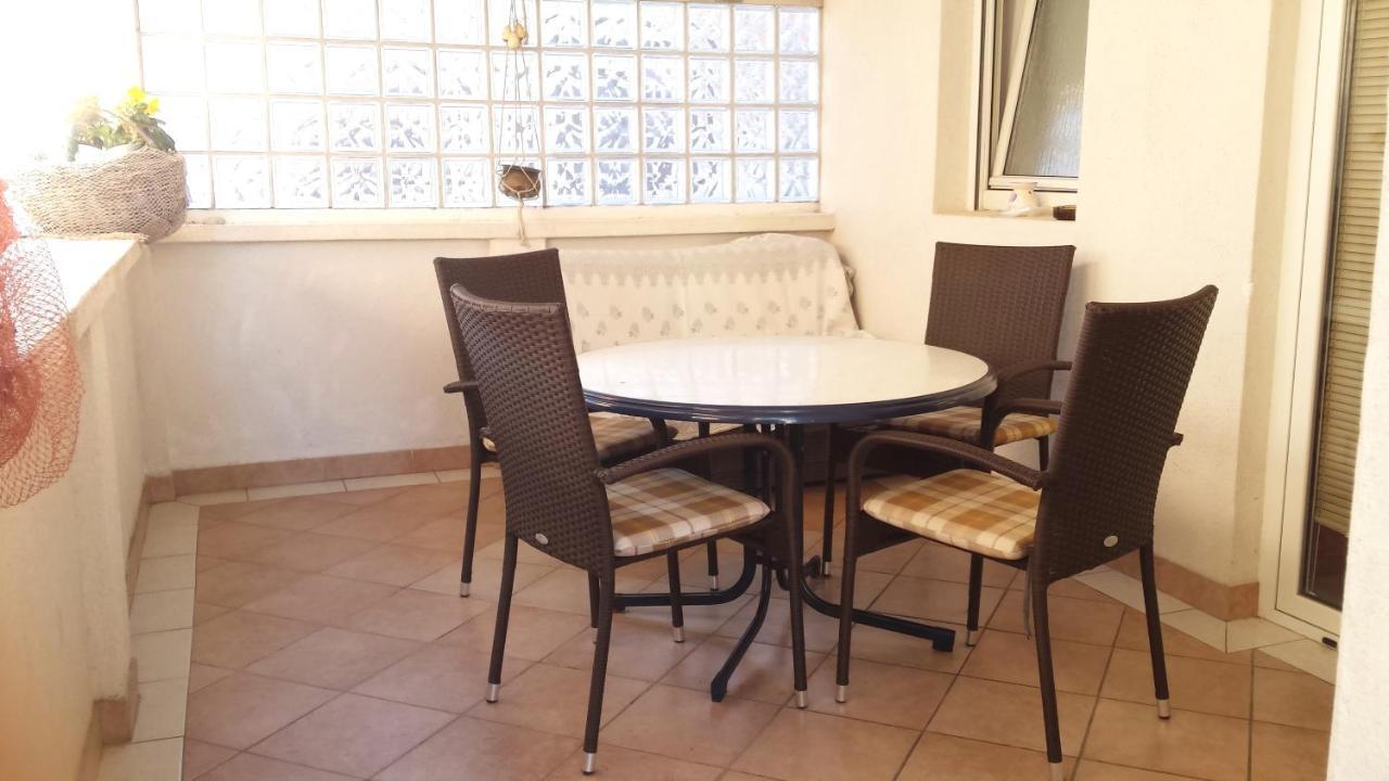 Apartments Sanda Tribunj Tribalj Стая снимка